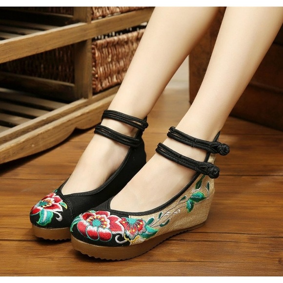 Vintage Chinese Floral Hibiscus Embroidery Strappy Round Toe Platform Wedges - Picture 3 of 16